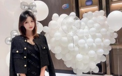 杨幂的胸罩被扒